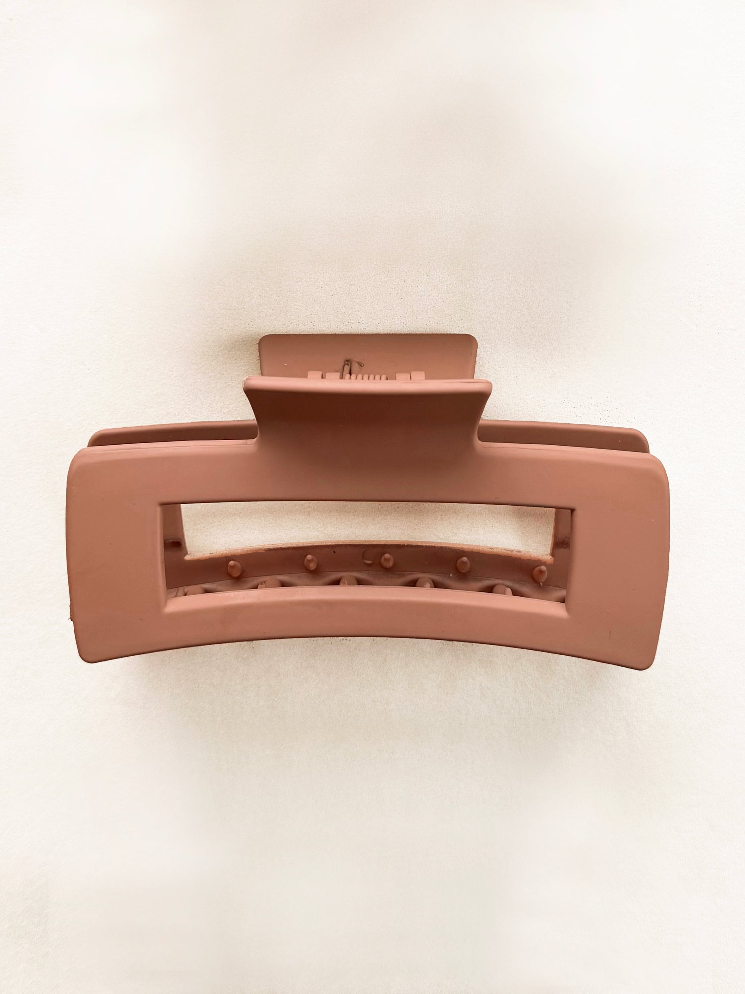 Pince minimaliste —  Couleur mate pour cheveux