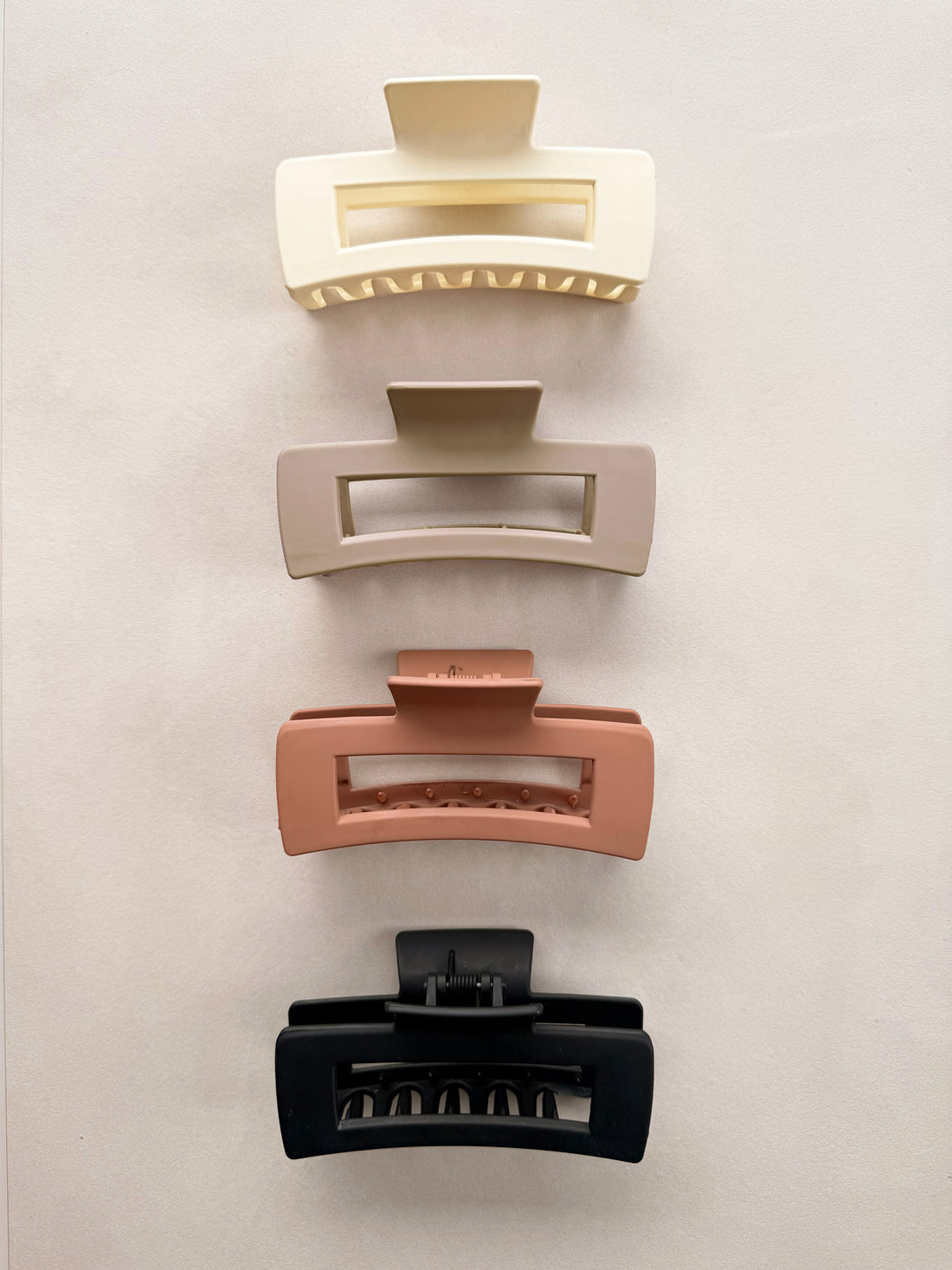 Pince minimaliste —  Couleur mate pour cheveux