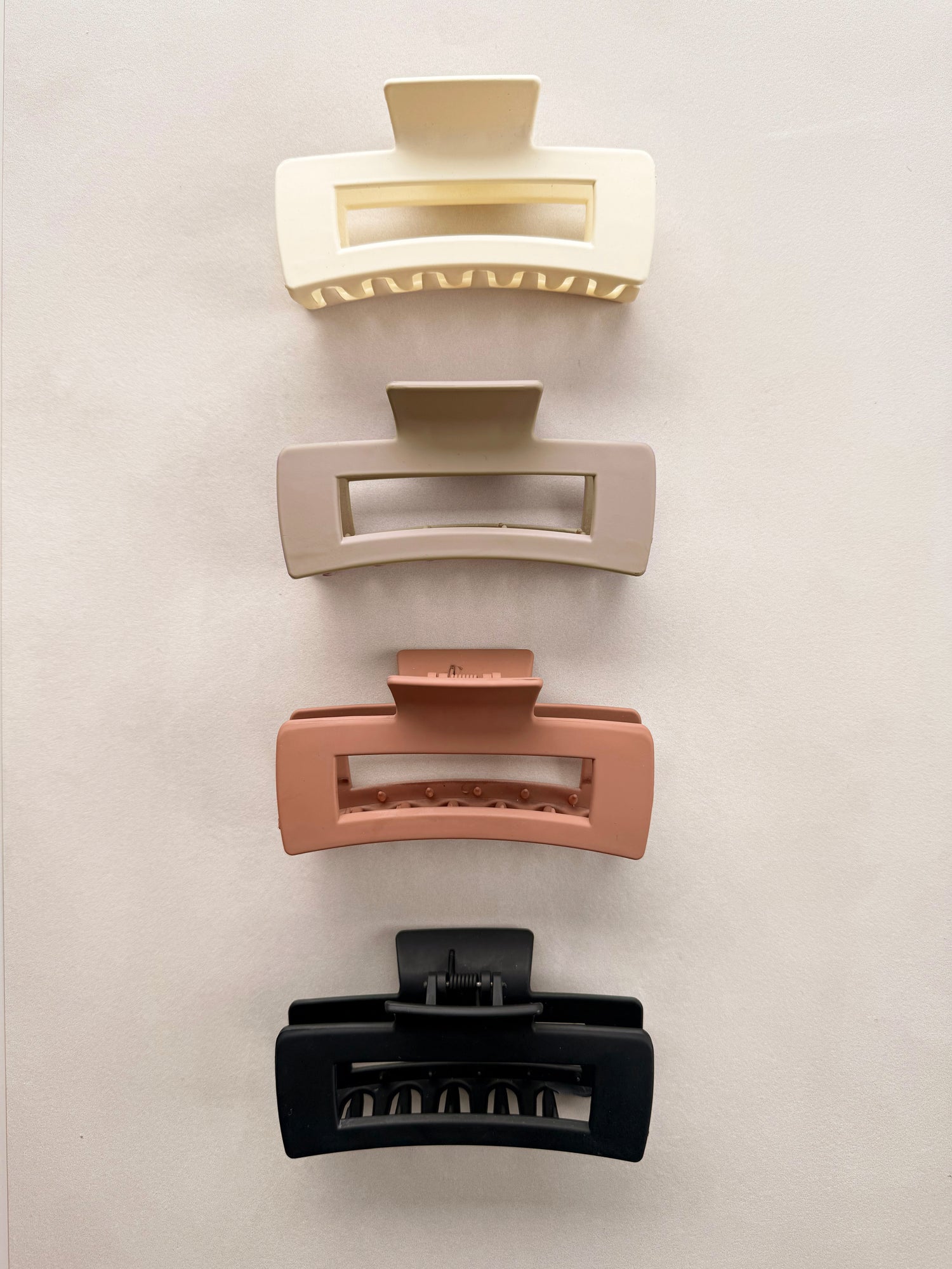 Pince minimaliste —  Couleur mate pour cheveux